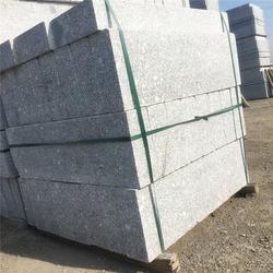 花岗岩路沿石与石碑 金德石材加工厂的专业制造