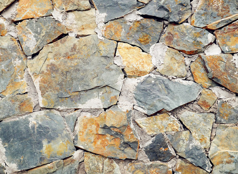 虎皮石墙与石碑 历史的印记与文化的传承